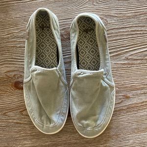 Sanuk slip-on shoes